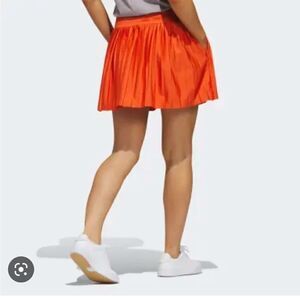 EXCELLENT CONDITION WOMEN’S SIZE 8 NIKE GOLF DRI-FIT PLEATED SKORT